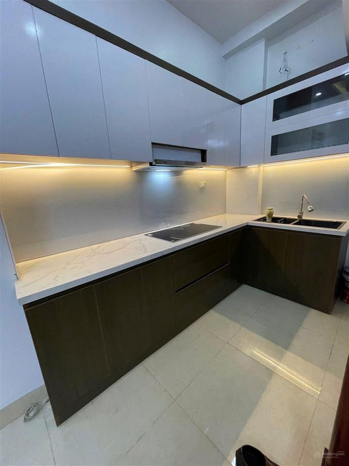Nhỉnh 6 tỷ nhà lê thanh nghị, 3 bước ra phố, lô góc, sổ riêng 5 tầng 3 ngủ full nội thất