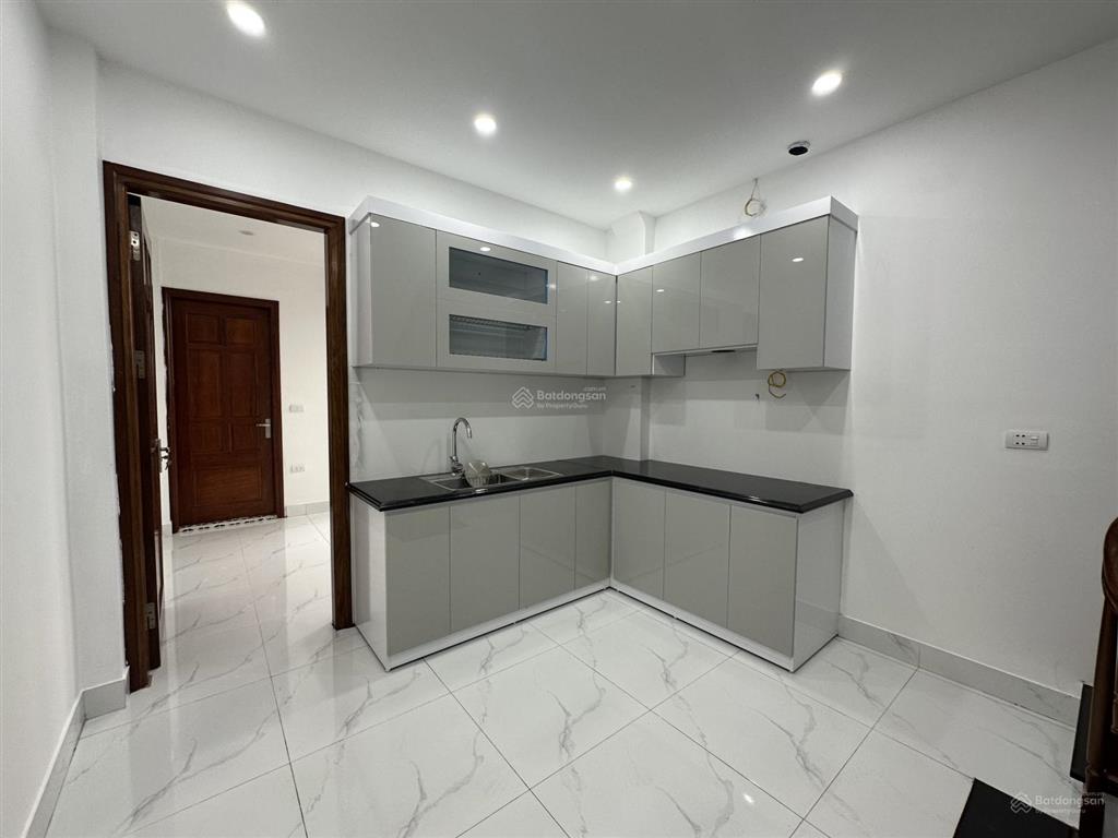 Nhà đẹp hoàng mai, trước nhà vf3 đỗ cửa, 2 thoáng, 6 tầng thang máy, sổ riêng 35m2, full nội thất