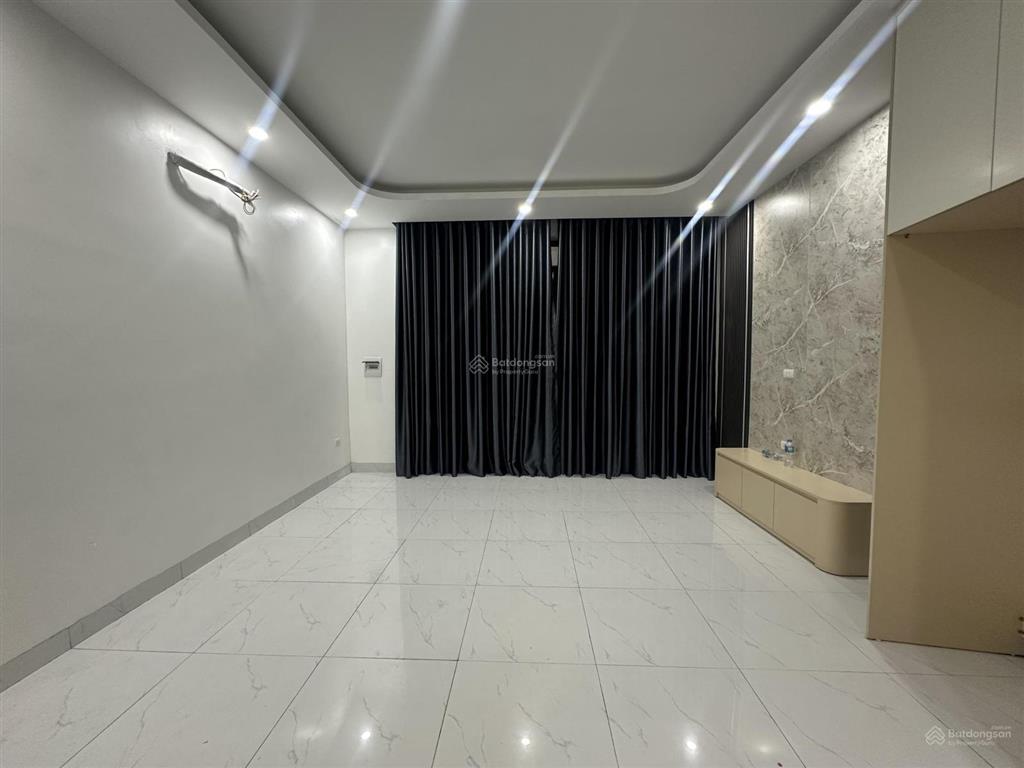 Nguyễn đức cảnh ngõ nông gần hồ đền lừ, 2 mặt thoáng, sân riêng, 42m2 x 5t xây mới tặng nt, sđcc