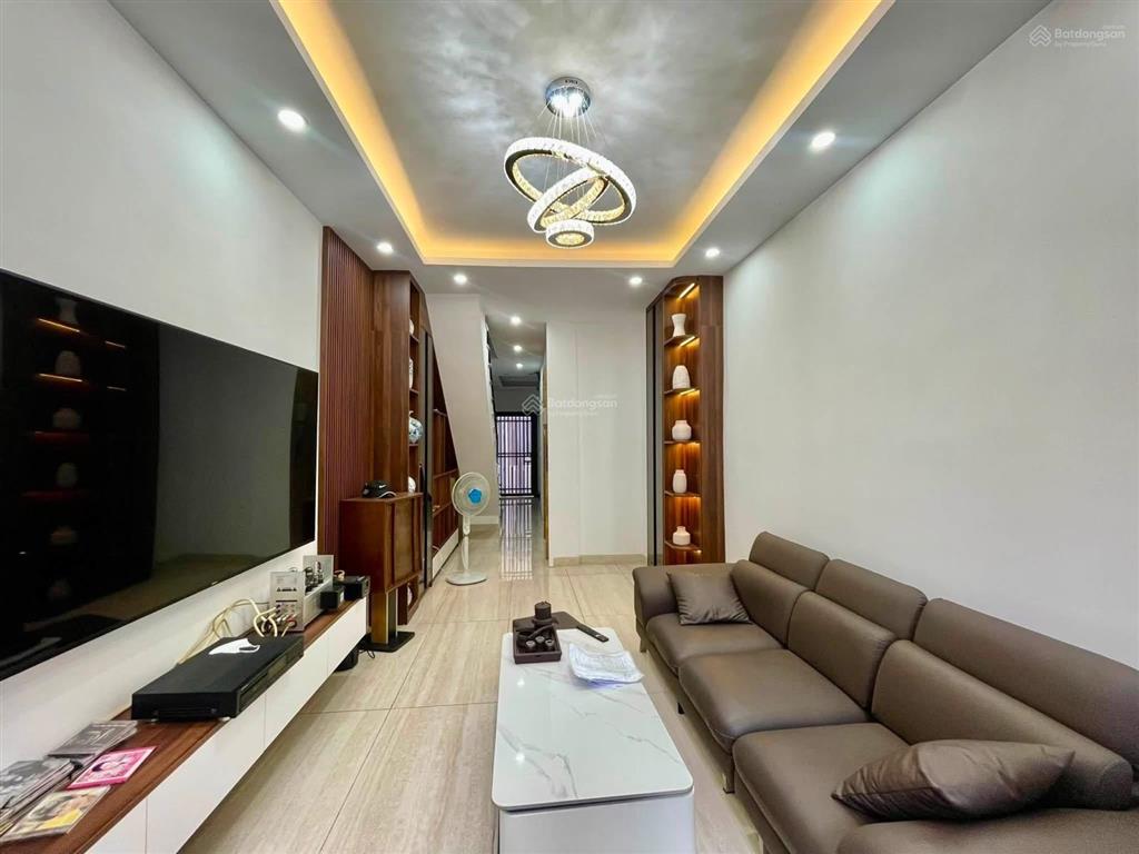 Hơn 6 tỷ nhà lô góc đại la, 1 nhà ra mặt phố, kinh doanh, nhà mới ở ngay 39m2 x 5 tầng, sđcc