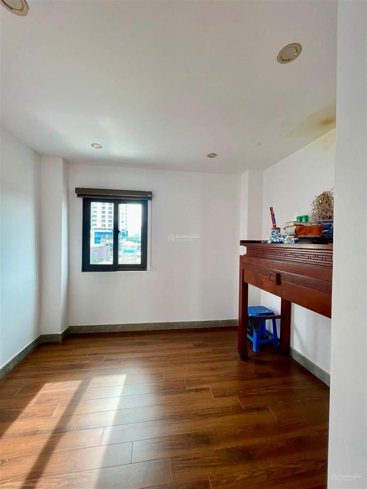 Hơn 6 tỷ nhà lô góc đại la, 1 nhà ra mặt phố, kinh doanh, nhà mới ở ngay 39m2 x 5 tầng, sđcc