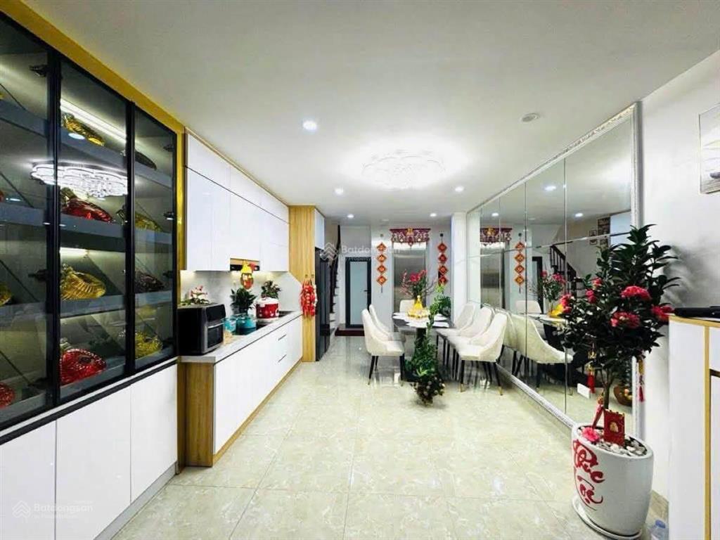 Lô góc minh khai, 6 tầng thang máy, ngõ trước nhà 3m, full nội thất xịn, sổ 50m2 mặt tiền 5m