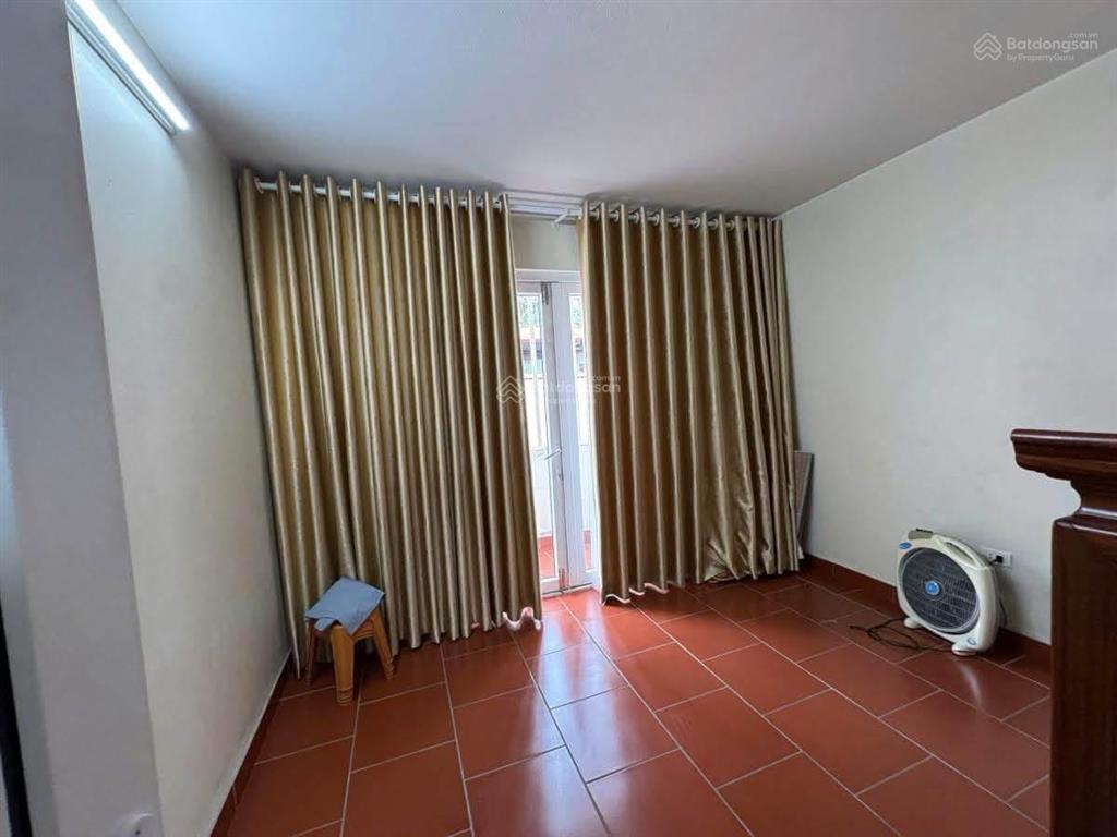 Nhà đại la 2 thoáng ô tô đỗ cửa, 20m ra phố, kd, dân xây, sổ riêng, không qh