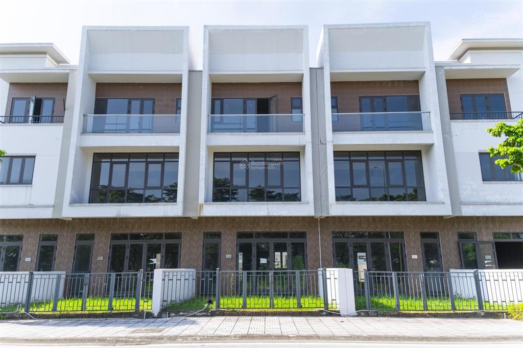 Chính chủ bán nhanh shophouse 120m ngay trung tâm kđt vsip rẻ cả tỷ so với thị trường