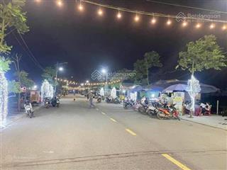 Đất nền khu công nghiệp. ngay showroom ôtô vin. và công ty ôtô đang xây dựng