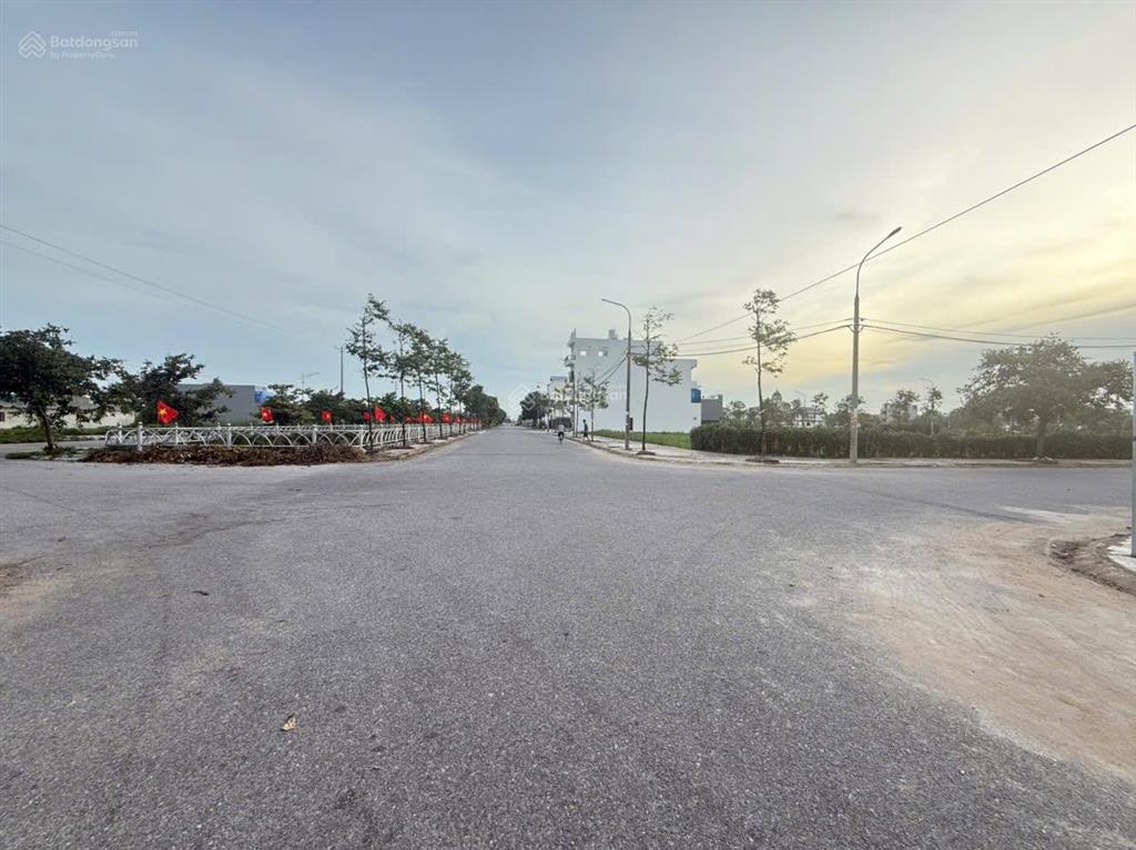 Mặt đại lộ hùng vương 2 lô liền kề 250, đường rộng 32m