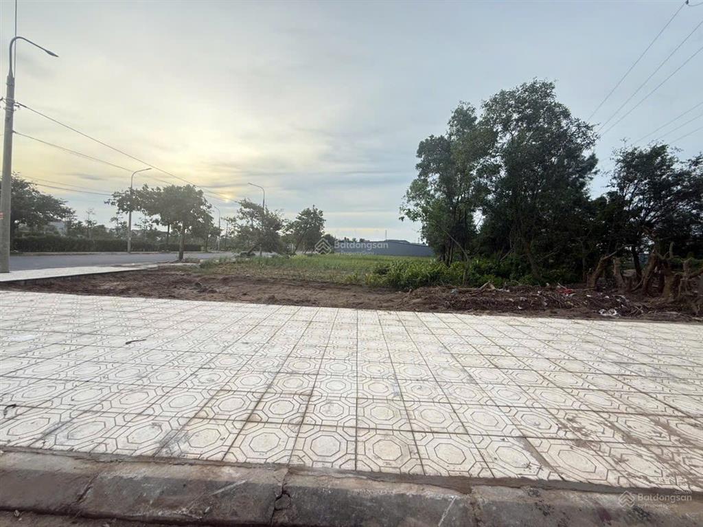 Mặt đại lộ hùng vương 2 lô liền kề 250, đường rộng 32m