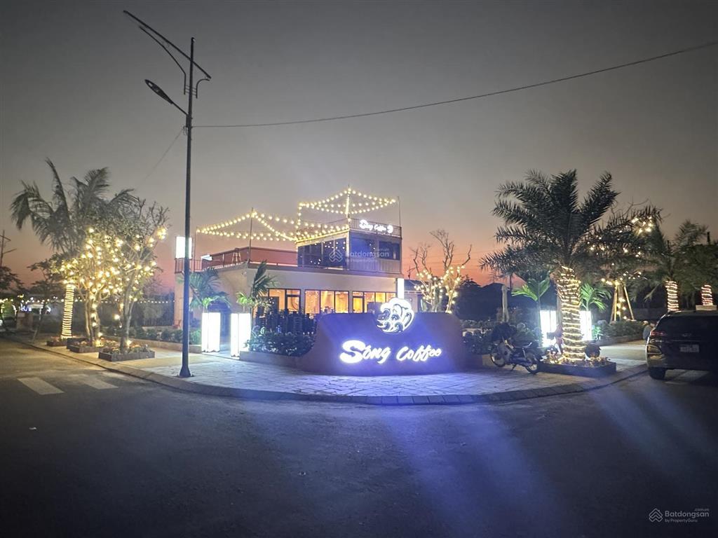 Đất nền khu công nghiệp. ngay showroom ôtô vin. và công ty ôtô đang xây dựng