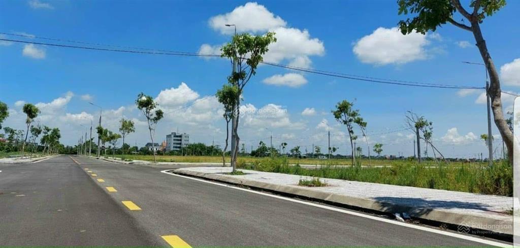 Đất nền khu công nghiệp. ngay showroom ôtô vin. và công ty ôtô đang xây dựng