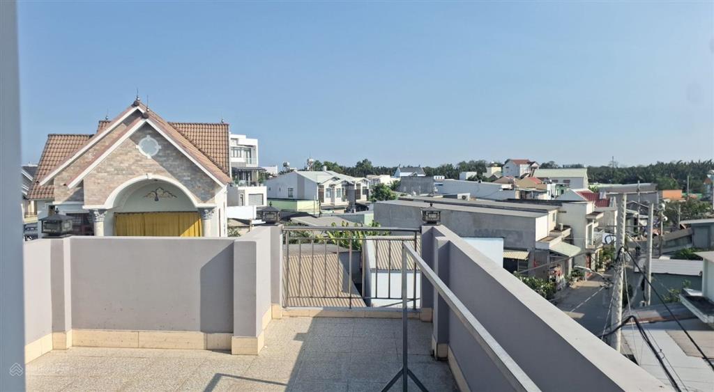 Căn góc 2 mặt tiền kd, 3 tầng, ngang gần 5m, hẻm xe hơi ngủ nhà, shr, nhỉnh 5 tỷ