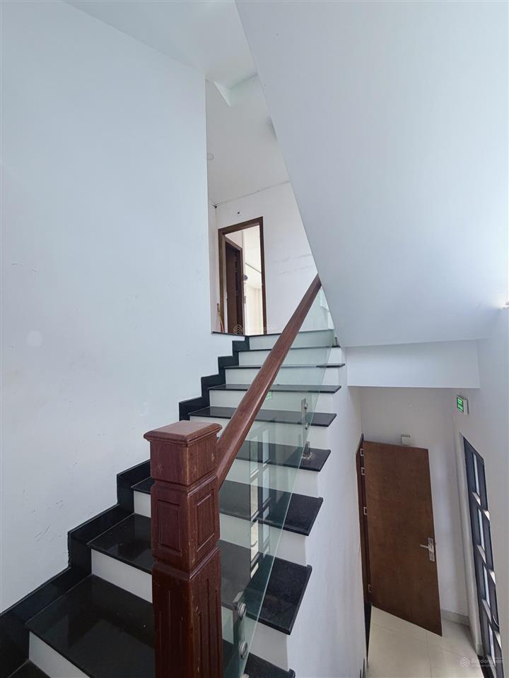 Cho thuê khách sạn mini paris villas phú quốc đã hoàn thiện cơ bản. chỉ 25 triệu/tháng