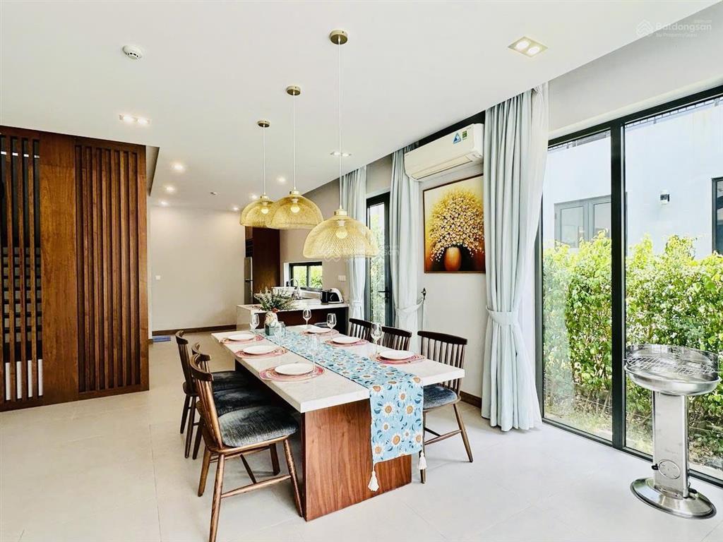 Bán villa có hồ bơi riêng cách biển 50m khu sonasea.  0901 956 ***