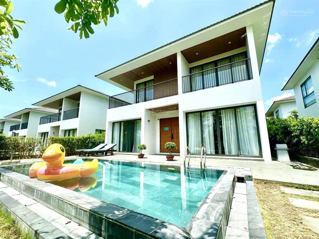 Bán villa có hồ bơi riêng cách biển 50m khu sonasea.  0901 956 ***