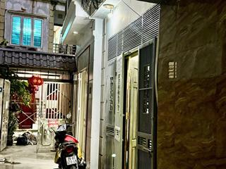 Cho thuê nhà 2,5 tầng tại đương lê quang đạo, phường phú đô, hà nội