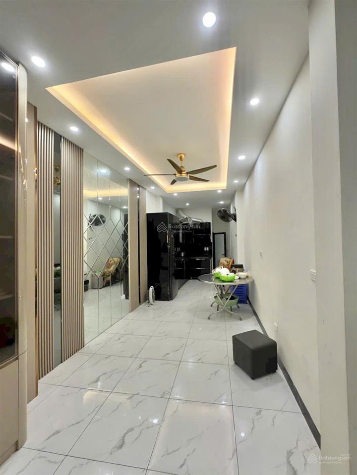 Bán nhà la thành, đống đa, 67 m2, 7 phòng, dòng tiền, ô tô, thang máy, 2 thoáng trước sau