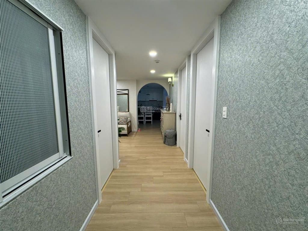 Bán căn góc shophouse melody 240m²  ở + kinh doanh  giá tốt hơn căn hộ 3pn