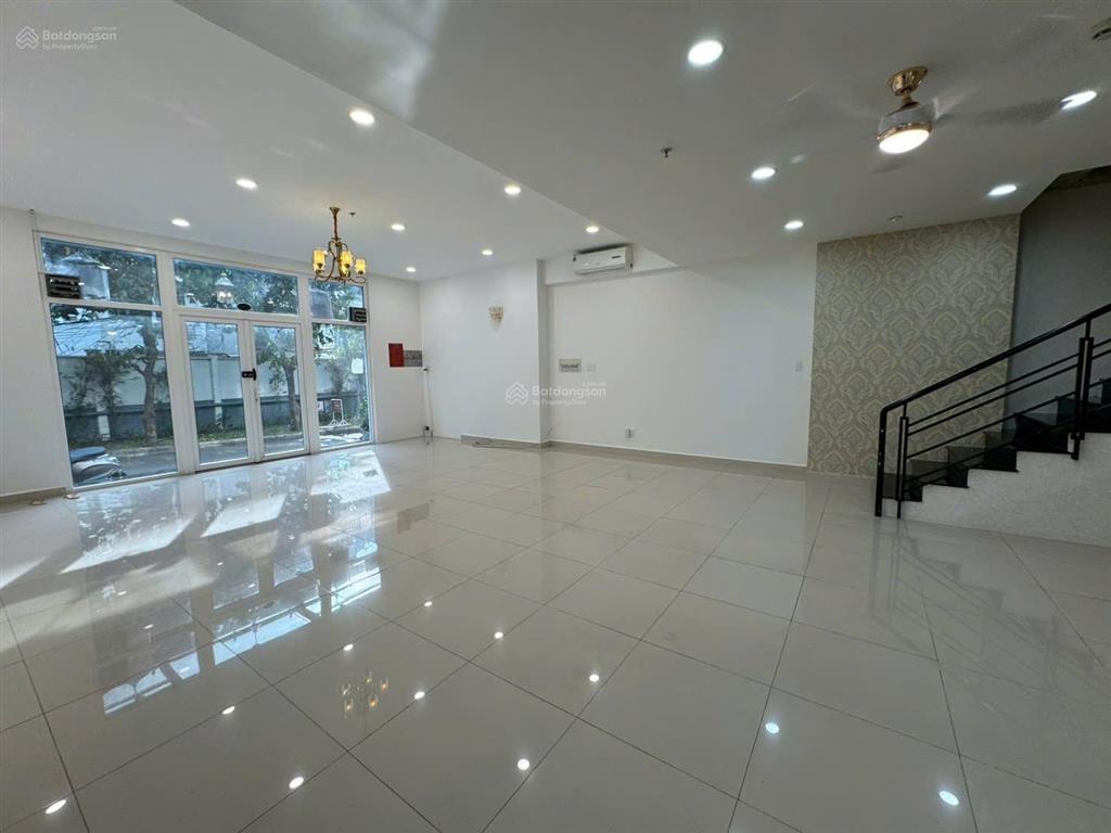 Bán căn góc shophouse melody 240m²  ở + kinh doanh  giá tốt hơn căn hộ 3pn