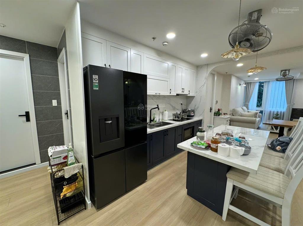 Bán căn góc shophouse melody 240m²  ở + kinh doanh  giá tốt hơn căn hộ 3pn