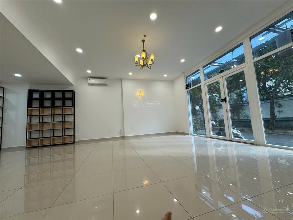 Bán căn góc shophouse melody 240m²  ở + kinh doanh  giá tốt hơn căn hộ 3pn