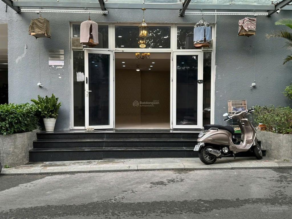 Bán căn góc shophouse melody 240m²  ở + kinh doanh  giá tốt hơn căn hộ 3pn