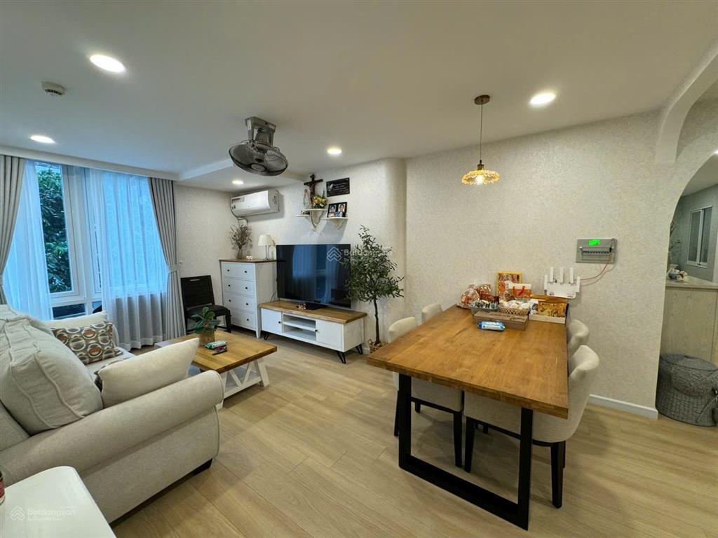 Bán căn góc shophouse melody 240m²  ở + kinh doanh  giá tốt hơn căn hộ 3pn