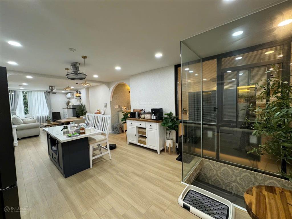 Bán căn góc shophouse melody 240m²  ở + kinh doanh  giá tốt hơn căn hộ 3pn