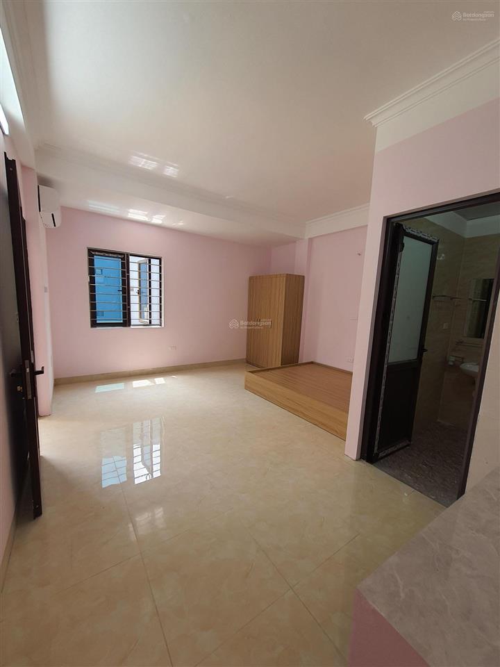 Phòng khép kín 30m2 full đồ  có ban công  ngay cổ nhuế