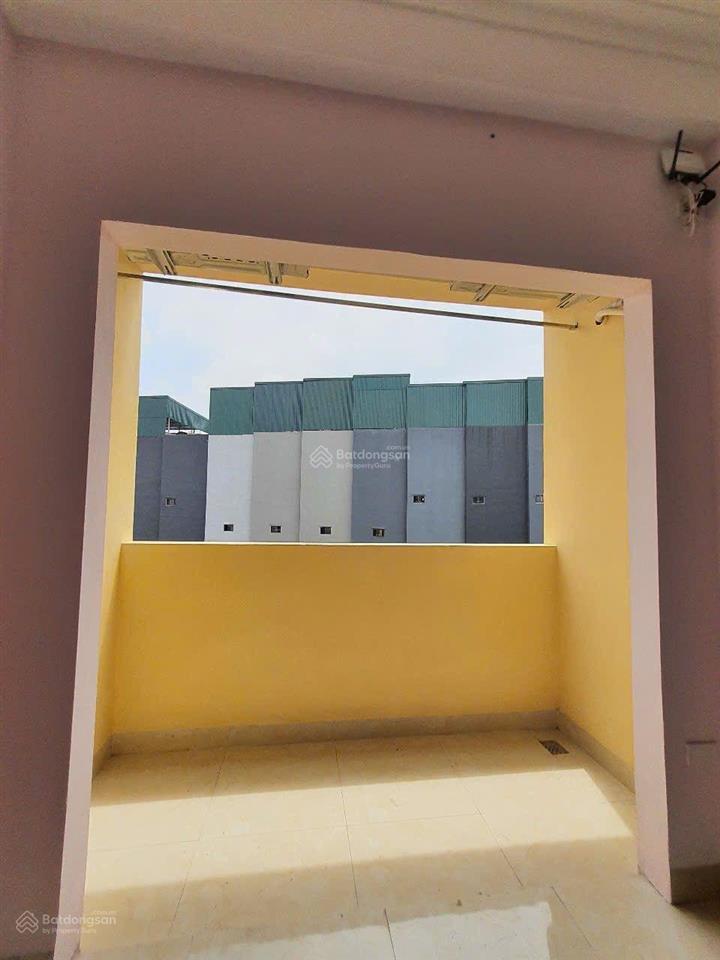 Phòng khép kín 30m2 full đồ  có ban công  ngay cổ nhuế