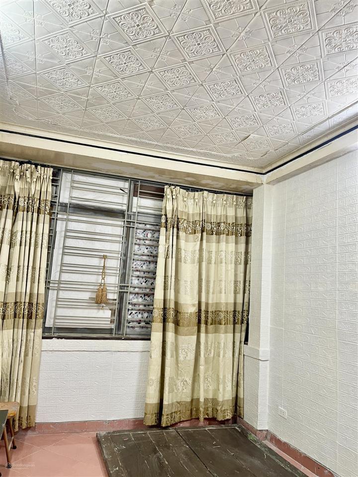 Chính chủ cho thuê nhà mặt ngõ 160 lạc long quân  tây hồ. dt 30m2  5 tầng giá thuê 6triệu /th