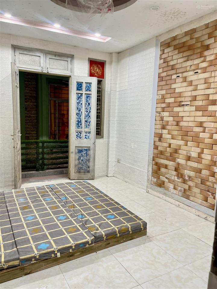 Chính chủ cho thuê nhà mặt ngõ 160 lạc long quân  tây hồ. dt 30m2  5 tầng giá thuê 6triệu /th