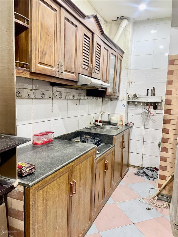 Chính chủ cho thuê nhà mặt ngõ 160 lạc long quân  tây hồ. dt 30m2  5 tầng giá thuê 6triệu /th