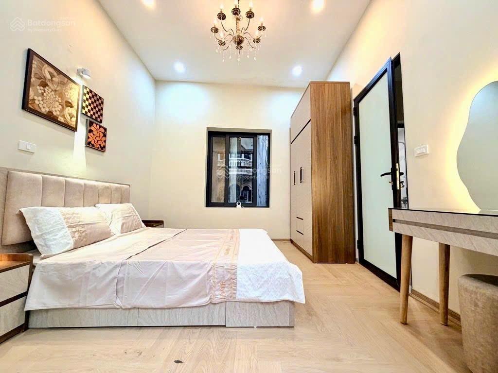 Trung tâm hai bà trưng 35m mt 5,6m ôtô vf3 đỗ cửa nhà đẹp ở ngay nhỉnh 9 tỷ lò đúc .