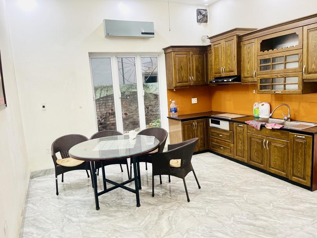 Ngõ thông biệt thự sân vườn  ngọc thuỵ dân xây gara ô tô không gian sống đáng mơ ước