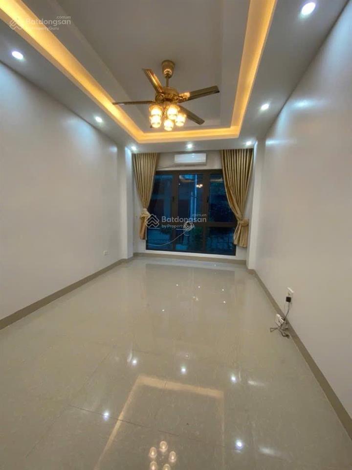 Mặt ngõ thông vf3 đỗ cửa  thang máy sát phố gần hồ tây an cư gia đình nhà đẹp ở ngay .