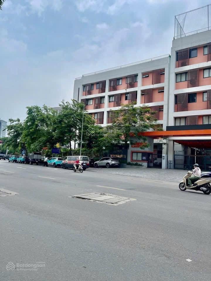 Mặt ngõ thông vf3 đỗ cửa  thang máy sát phố gần hồ tây an cư gia đình nhà đẹp ở ngay .