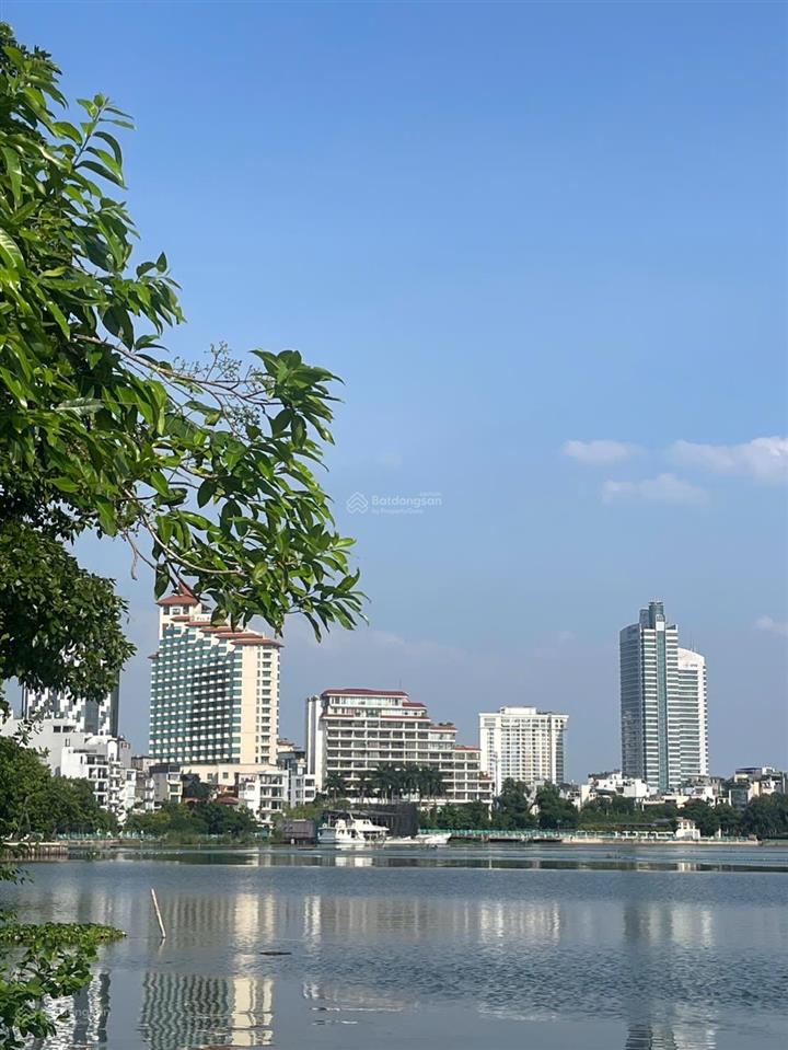 Mặt ngõ thông vf3 đỗ cửa  thang máy sát phố gần hồ tây an cư gia đình nhà đẹp ở ngay .