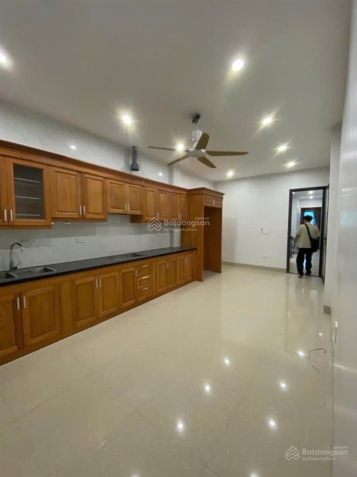 Mặt ngõ thông vf3 đỗ cửa  thang máy sát phố gần hồ tây an cư gia đình nhà đẹp ở ngay .
