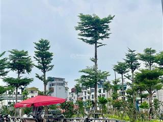 Nhà đẹp ngọc thuỵ ô tô đỗ cổng ngõ thông nhỉnh 8tỷ