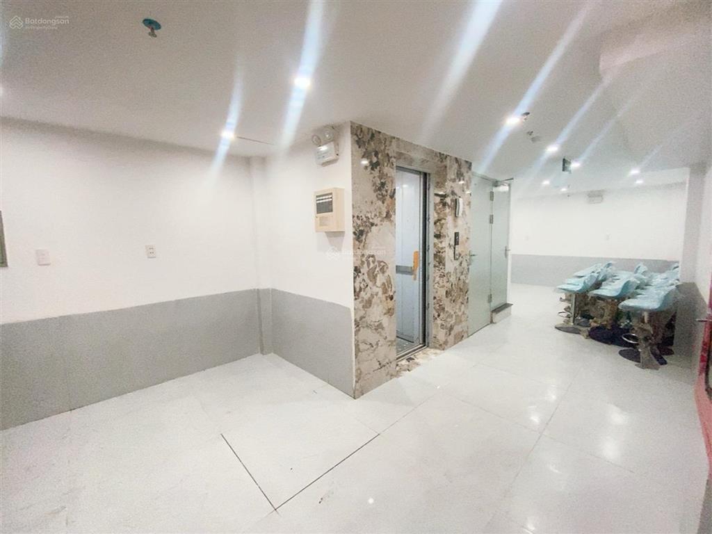 Gà đẻ trứng vàng 11 căn hộ dịch vụ full nội thất  thang máy dòng tiền 800 triệu/năm pccctây hồ