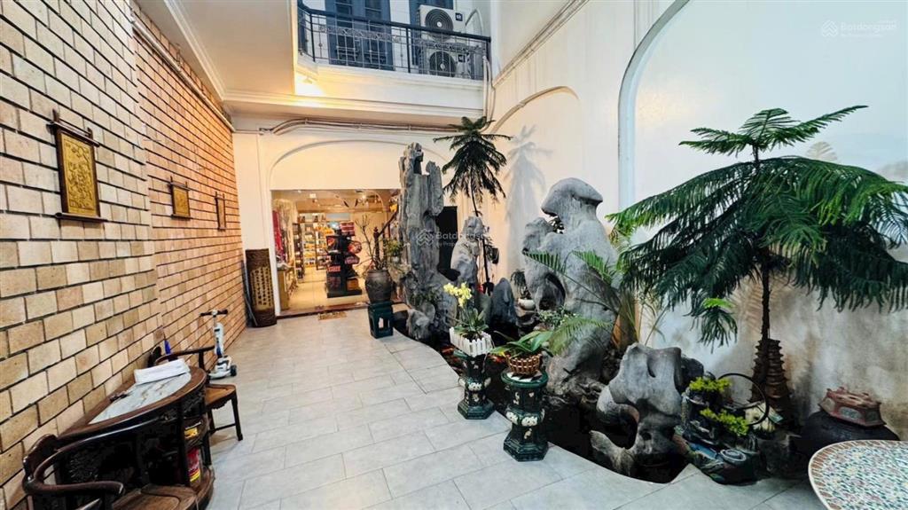 Trung tâm phố cổ quỹ đất vàng hiếm có mặt tiền vip 6.3m 2 mặt thoáng mặt phố kinh doanh đỉnh