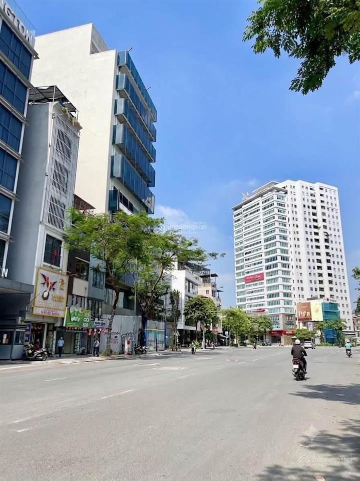 Nhà đẹp dân xây lô góc gần phố nhỉnh 8 tỷ lõi tây hồ .