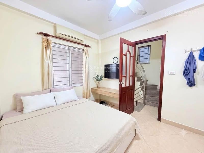 Nhà đẹp dân xây lô góc gần phố nhỉnh 8 tỷ lõi tây hồ .
