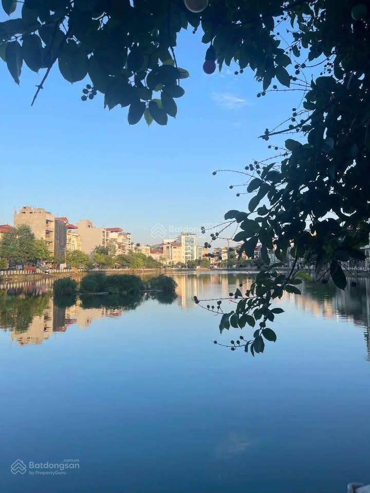 Cho thuê mặt bằng tầng 1 phố trấn vũ view hồ trúc bạch