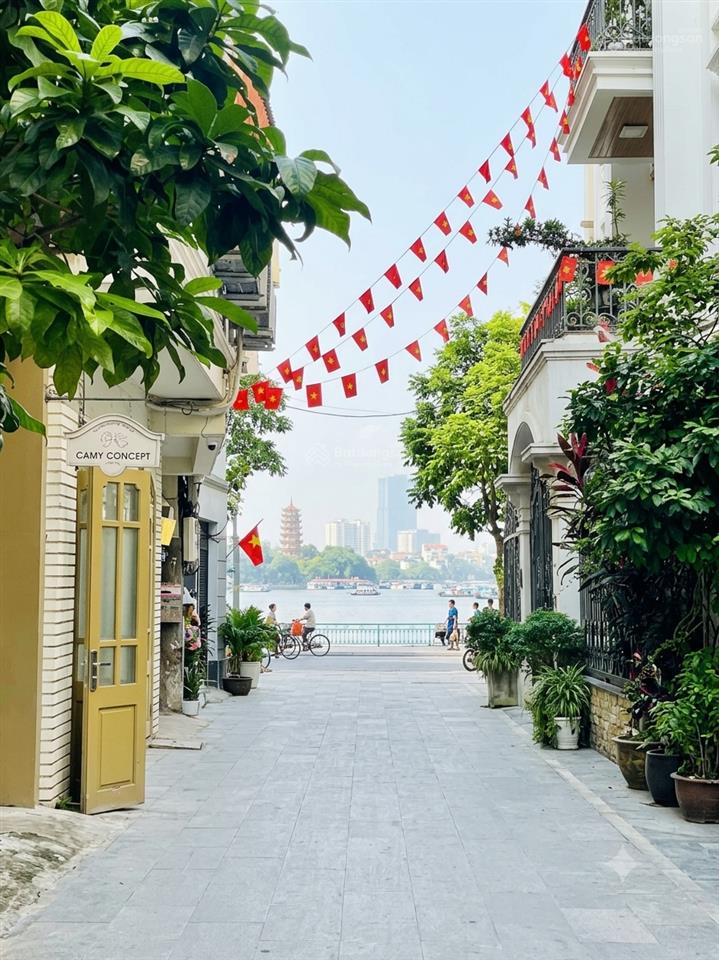 Nhà đẹp dân xây 3 mặt tiền 20m ra hồ tây ô tô đỗ cửa  ở đẳng cấp nguyễn đình thi