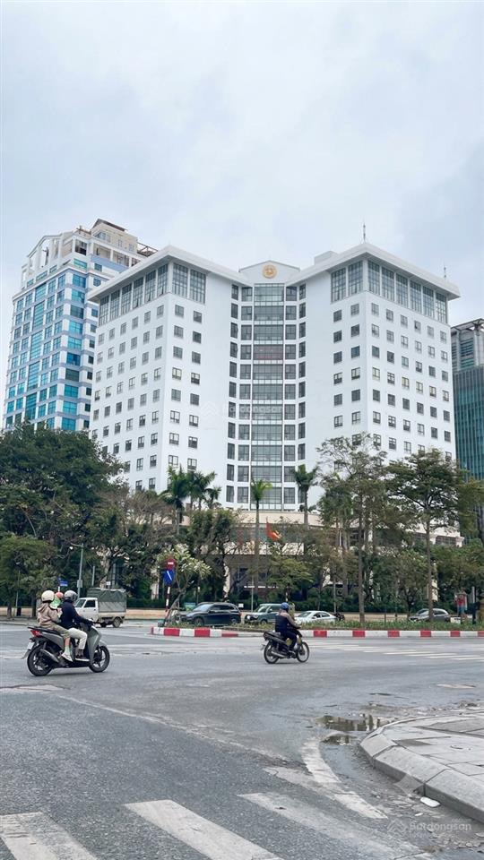 Đội cấn vốn 9,x tỷ dòng tiền 420tr/năm lô góc 4 mặt thoáng thang máy full đồ