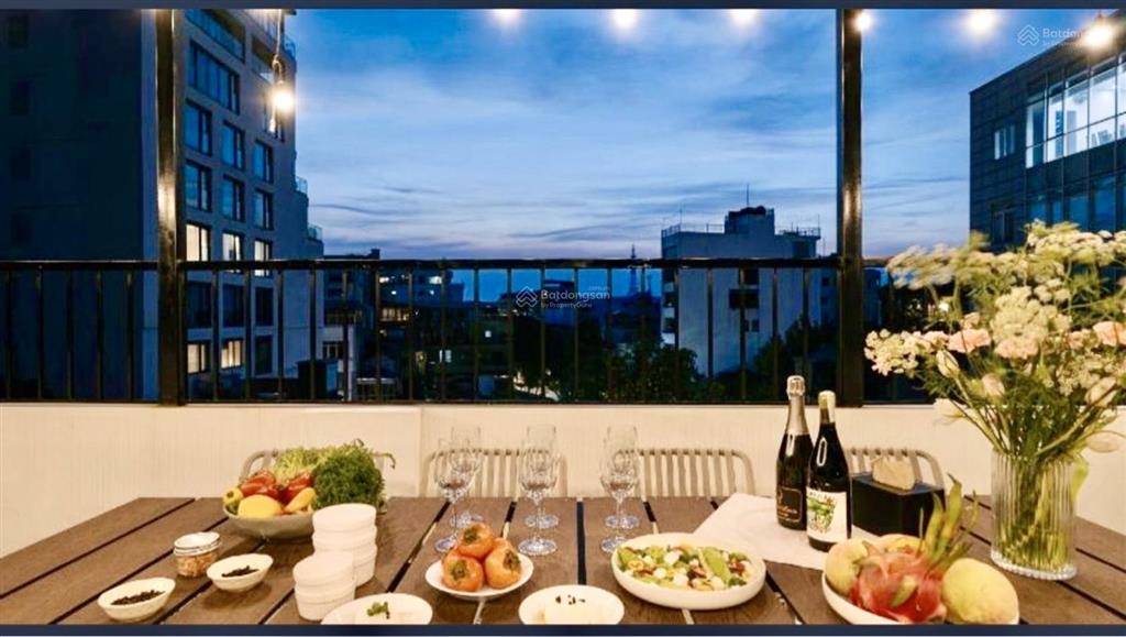 Ba đình mặt phố vỉa hè lô góc 3 thoáng 6 tầng thang máy dòng tiền bền vững