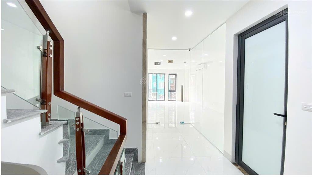 Cho thuê văn phòng mặt đường trần bình giao nguyễn hoàng 40m2 giá 8tr8.  0332 017 ***