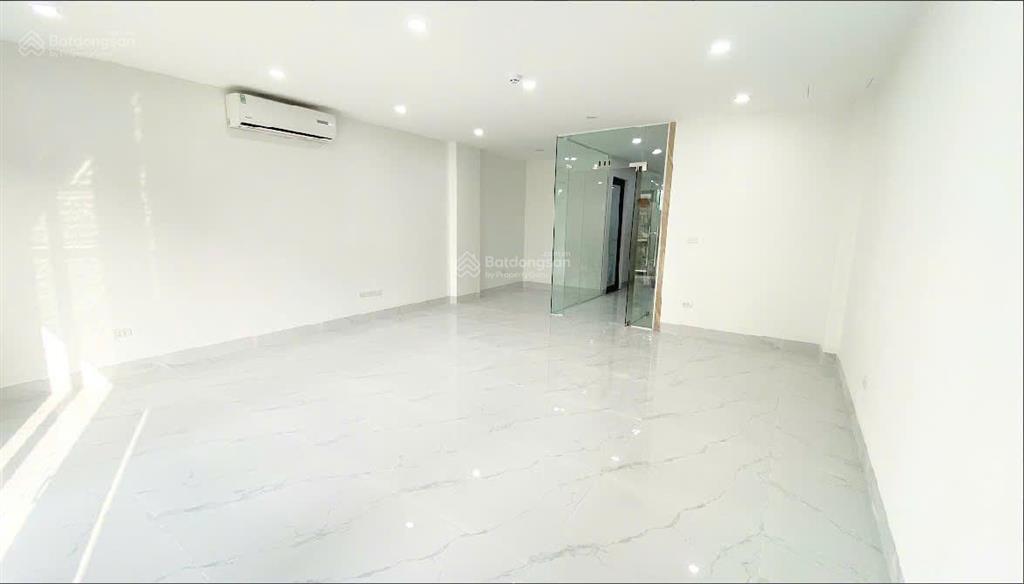 Cho thuê văn phòng mặt đường trần bình giao nguyễn hoàng 40m2 giá 8tr8.  0332 017 ***