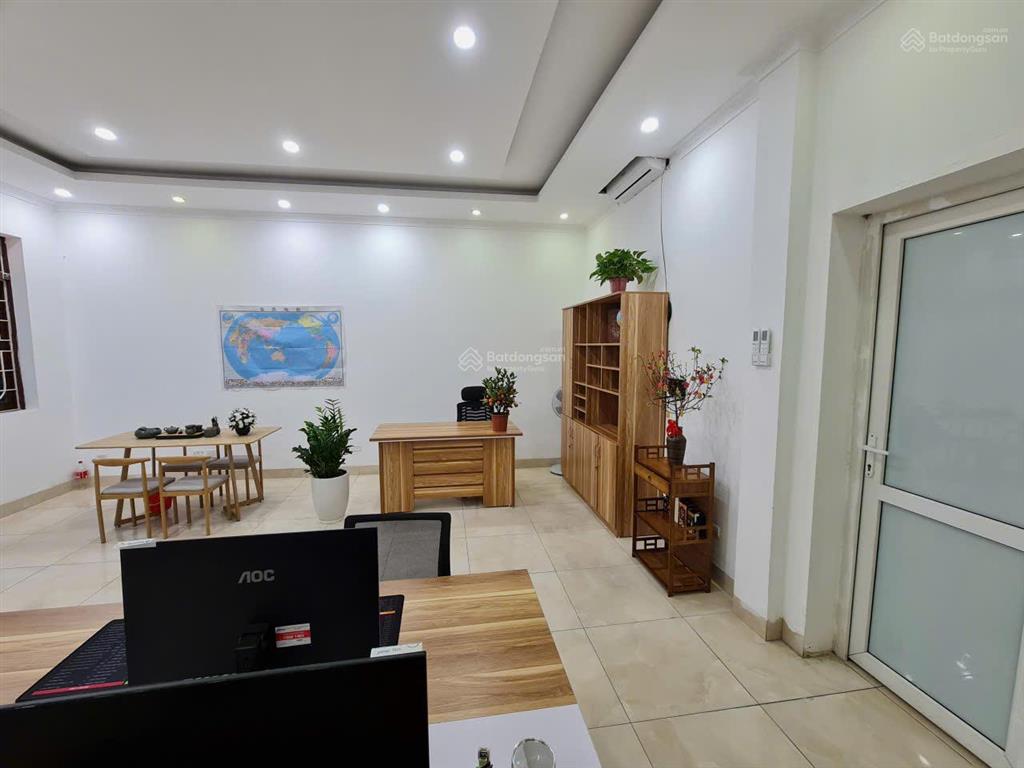 Cho thuê văn phòng mặt phố giải phóng (gần bến xe giáp bát) 100m² giá 15tr5,  0332 017 ***