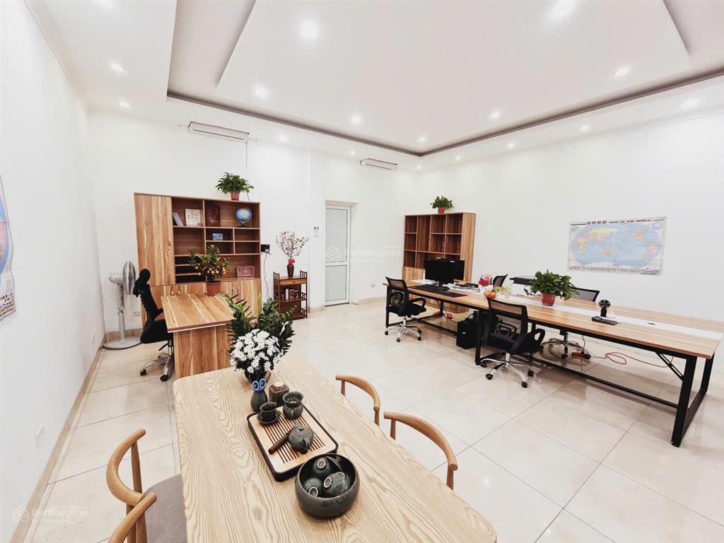 Cho thuê văn phòng mặt phố giải phóng (gần bến xe giáp bát) 100m² giá 15tr5,  0332 017 ***